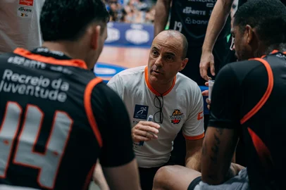 Caxias BAsquete derrotou a Unifacisa por 80 a 70, atuando na Paraíba. Foi o último jogo fora de casa na primeira fase do NBB 2025/26.<!-- NICAID(16263593) -->