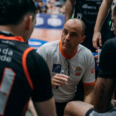 Caxias BAsquete derrotou a Unifacisa por 80 a 70, atuando na Paraíba. Foi o último jogo fora de casa na primeira fase do NBB 2025/26.<!-- NICAID(16263593) -->