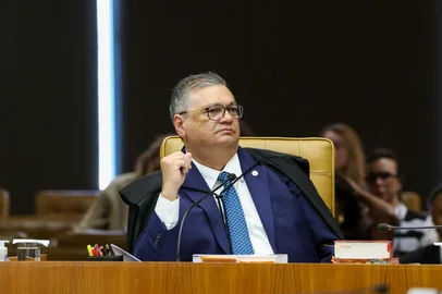 Gustavo Moreno / STF BRASÍLIA, DF, BRASIL, 15-09-2026: O plenário do Supremo Tribunal Federal (STF) se reúne nesta terça-feira (15) para analisar relatório sobre a ligação do ministro Alexandre de Moraes com o banqueiro Daniel Vorcaro, ex-dono do Banco Master, e decidir se o ministro será investigado. Na corte, espera-se que as tensões cheguem ao ápice, sem espaço para pacificação. Ao iniciar a sessão, o presidente do STF, Edson Fachin, mencionou o período difícil pelo qual passa a corte e destacou que o Supremo não deve julgar pessoas, mas, sim, fatos. "A decisão pertence ao plenário, não a um ministro individualmente", declarou. O procurador Paulo Gonet, que foi citado por Vorcaro em mensagens, também participa da sessão. Foto: Gustavo Moreno/STFIndexador: Gustavo Moreno/STF<!-- NICAID(16366441) -->