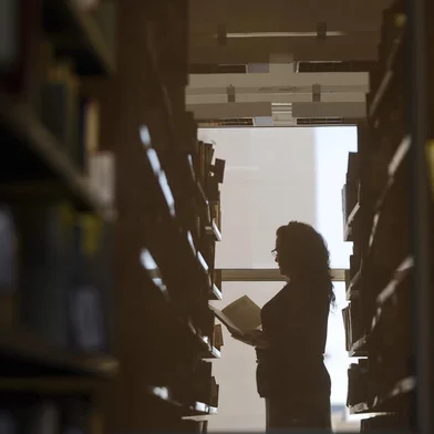 CAXIAS DO SUL, RS, BRASIL, 09/04/2012. A Biblioteca Pública Municipal Dr. Demetrio Niederauer foi eleita a "Biblioteca do Ano". (FOTO: MAICON DAMASCENO/PIONEIRO)Local: Caxias do SulFonte: Agencia RBS<!-- NICAID(8119346) -->