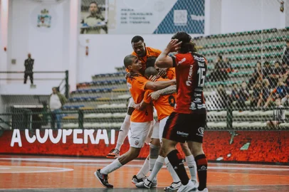 ACBF x Campo Mourão no primeiro duelo das quartas de final da Super Copa Gramado de Futsal.Indexador: Nata<!-- NICAID(16241231) -->