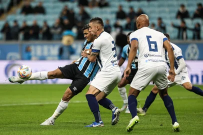 PORTO ALEGRE, RS, BRASIL, 08-07-2025: Na Arena, Grêmio enfrenta o São José valendo o título da Recopa. O duelo promove o encontro entre o campeões do Gauchão 2024 — o Tricolor — e da Copa FGF do ano passado — o Zeca. Fotos: Duda Fortes/Agência RBS<!-- NICAID(16076164) -->