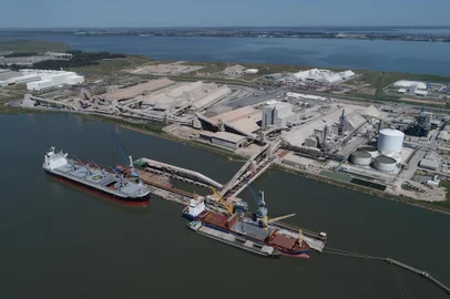 RIO GRANDE, RS, BRASIL, 28-10-2021: Imagens da fábrica da Yara Fertilizantes, no Porto de Rio Grande, zona sul do estado (FOTO FÉLIX ZUCCO/AGÊNCIA RBS, Editoria de Notícias).<!-- NICAID(14926770) -->