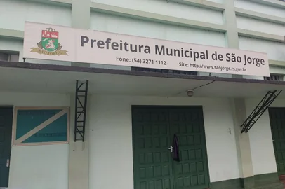 Homem mata ex-mulher, ex-sogros e comete suicídio em São Jorge. Vítima e autor eram servidores da prefeitura<!-- NICAID(15548527) -->