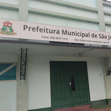Homem mata ex-mulher, ex-sogros e comete suicídio em São Jorge. Vítima e autor eram servidores da prefeitura<!-- NICAID(15548527) -->