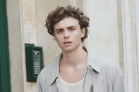 Teodoro Caye Schauenberg, de 22 anos, morreu no domingo (9.11.2025), em Florianópolis, Santa Catarina, em decorrência dos ferimentos sofridos em um acidente.<!-- NICAID(16164190) -->