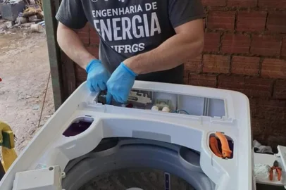 Universidades consertam eletrônicos. UFRGS.<!-- NICAID(15794683) -->