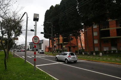 Porthus Junior / Agencia RBS CAXIAS DO SUL, RS, BRASIL, 07/08/2026. Os radares instalados em Caxias do Sul estão funcionando há um ano. Na foto, controlador de velocidade na perimetral, próximo da rótula do Sesi. (Porthus Junior/Agência RBS)<!-- NICAID(16342198) -->