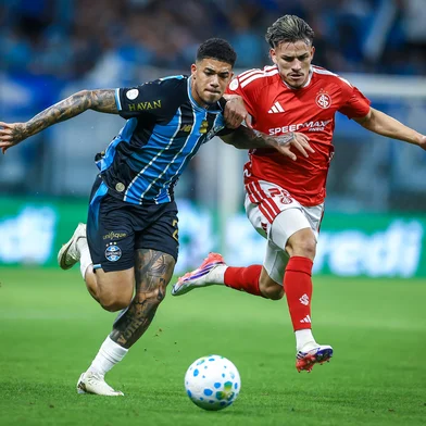 Grenal 454RS - FUTEBOL/COPA DO BRASIL 2026 /GRENAL 454 - ESPORTES - Lance da partida entre Gremio e Internacional disputada na noite desta quinta-feira, na Arena do Gremio, valida pelas quartas de final da Copa do Brasil 2026. FOTO: LUCAS UEBEL/GREMIO FBPAEditoria: SPOLocal: Porto AlegreIndexador: Lucas UebelSecao: futebolFonte: Gremio.netFotógrafo: Grenal 454<!-- NICAID(16359263) -->