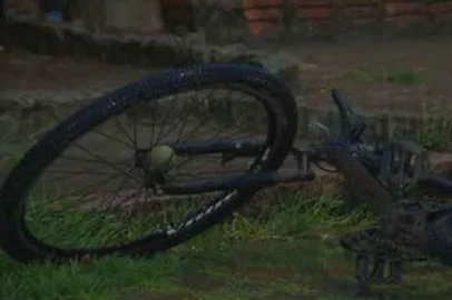 Adolescente de 15 anos é assassinado a tiros na Restinga pelo ex-namorado da mãe<!-- NICAID(16194672) -->