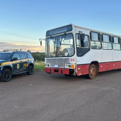 Ônibus sem condições de segurança é apreendido pela PRF em Lagoa Vermelha<!-- NICAID(15949351) -->