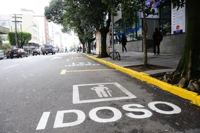 Vagas para estacionamento de idosos e deficientes no centro de Caxias do Sul. Na foto vagas localizadas na rua Coronel Flores entre a Júlio de Castilhos e a Sinimbú.<!-- NICAID(7041176) -->