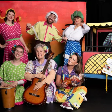 As comemorações dos 150 anos da imigração italiana no Rio Grande do Sul ganham uma iniciativa cultural autêntica e alinhada com a valorização das raízes culturais através do lançamento da obra cênico-musical "Um eio de Fubica".PROGRAMAÇÃOTodas as atividades são gratuitas.22 de maio de 2025 – Antônio Prado -  Auditório da FAP15h30 – apresentação exclusiva para escolas do município inscritas na atividade. (PNAB-RS)19h – apresentação aberta às famílias de Antônio Prado e Região (ROUANET)ibilidade: Libras23 de maio de 2025 – Veranópolis14h - apresentação exclusiva para escolas do município inscritas na atividade. (Rouanet) – Local: Casa de cultura Municipalibilidade: Libras25 de maio de 2025 – Veranópolis16h - apresentação gratuita, aberta à comunidade. Local: junto à programação do Festival La Cucagna. (PNAB)ibilidade: Libras e Audiodescrição11 de Junho de 2025 – Caxias do Sul10h e 14h – apresentações gratuitas destinadas aos alunos de escolas e beneficiários dos Serviços de Convivência e Fortalecimento de vínculos do município, inscritos na atividade. (PNAB)Local: Casa das Etniasibilidade: Libras e Audiodescrição<!-- NICAID(16032700) -->