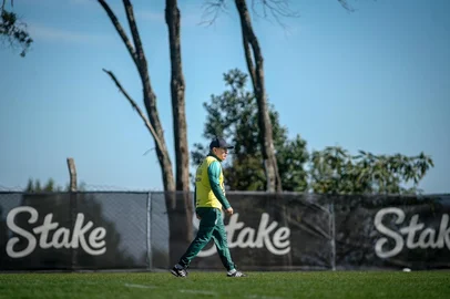 Treino do Juventude para confronto com o Fluminense. Na foto, o técnico Claudio Tencati<!-- NICAID(16039215) -->