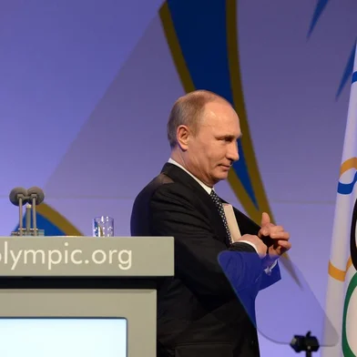 Russian President Vladimir Putin leaves the stage after his speech at the International Olympic Committee (IOC) Gala Dinner on February 6, 2014 in Sochi, on the eve of the Sochi 2014 Olympic Winter Games opening ceremony. - The International Olympic Committee on February 28, 2022, stripped Russian President Vladimir Putin of the Olympic Order award in response to the invasion of Ukraine. (Photo by ANDREJ ISAKOVIC / POOL / AFP)Editoria: SPOLocal: SochiIndexador: ANDREJ ISAKOVICSecao: sports eventFonte: POOLFotógrafo: STF<!-- NICAID(15030601) -->