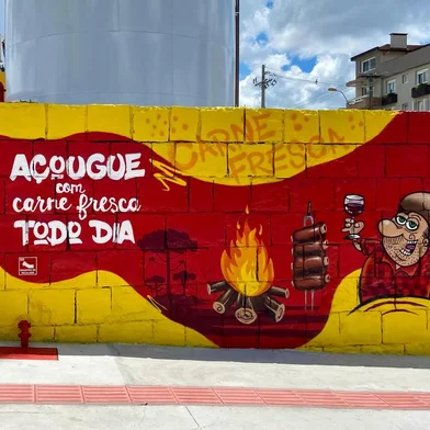 O Radicci, o personagem mais famoso do cartunista Iotti, será o embaixador da marca Fort Atacadista, na Serra.Já tem algumas ações espalhadas pela cidade, como uma arte no muro da loja do Fort, localizada no bairro Exposição, e um cubo gigante com toda a família do Radicci, no Parque dos Macaquinhos.<!-- NICAID(15660774) -->