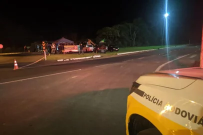 Rodovias da Serra têm três pontos de concentração de manifestantes. Na foto, grupo se concentra na RS-122 com a RS-814, em Flores da Cunha<!-- NICAID(14882949) -->