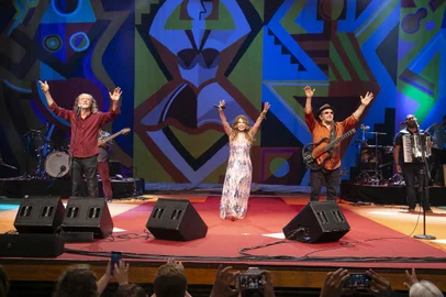 Elba Ramalho, Alceu Valença e Geraldo Azevedo apresentam O Grande Encontro em Porto Alegre<!-- NICAID(15191909) -->