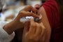 CAXIAS DO SUL, RS, BRASIL, 28/10/2021 - Adolescentes começam a ser imunizados contra a covid-19 em escolas de Caxias do Sul. Na Angelina Sassi Comandulli, 32 estudantes receberam a primeira dose na manhã desta quinta-feira. (Marcelo Casagrande/Agência RBS)<!-- NICAID(14926808) -->