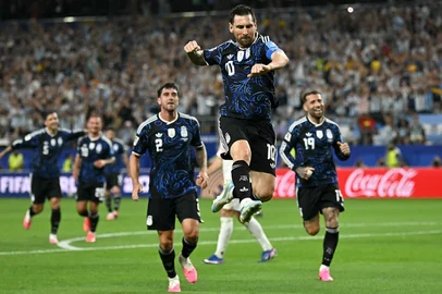 PAUL ELLIS / AFP Argentina's forward #10 Lionel Messi celebrates scoring his team's third goal during the 2026 World Cup Group J football match between Jordan and Argentina at the Dallas Stadium in Arlington on June 27, 2026. (Photo by Paul ELLIS / AFP)<!-- NICAID(16315693) -->