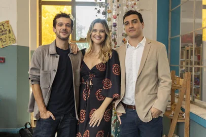 Luca (Jayme Matarazzo) e Murilo (Henrique Barreira) e Electra (Juliana Paiva), família é tudo<!-- NICAID(15810515) -->