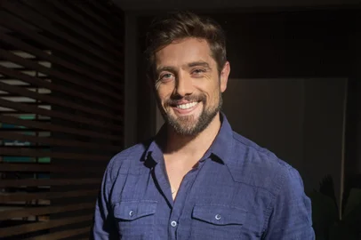 Rômulo (Rafael Cardoso), cara e coragem<!-- NICAID(15279537) -->