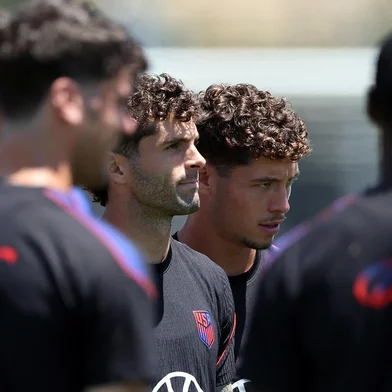 IRVINE, CALIFORNIA - JUNE 09: Christian Pulisic #10 and Sebastian Berhalter #14 of the United States participate during a training session ahead of the 2026 World Cup at the Great Park Sports Complex on June 09, 2026 in Irvine, California.   Jamie Squire/Getty Images/AFP (Photo by JAMIE SQUIRE / GETTY IMAGES NORTH AMERICA / Getty Images via AFP)<!-- NICAID(16304999) -->