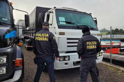 OPERAÇÃO CARCINOMA, 31/05/2022 -  Policiais da Delegacia da Polícia Federal (PF) de Santo Ângelo, nas Missões, cumpriram 19 mandados de sequestro de automóveis e caminhões nas cidades catarinenses de Chapecó e de Cordilheira Alta.<!-- NICAID(15111185) -->