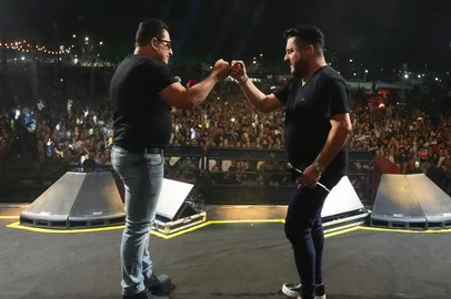 Bruno e Marrone<!-- NICAID(15692676) -->