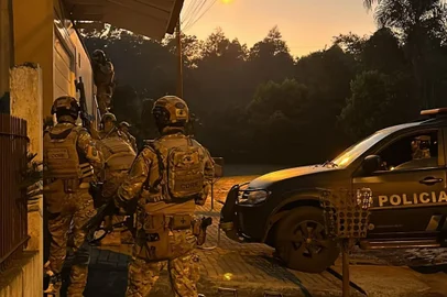 Cinco pessoas são presas em operação contra envolvidos em chacina com quatro mortos em Rolante.<!-- NICAID(15870100) -->