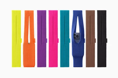 Apple / Divulgação Apple lança uma capa para carregar iphone em parceria com a marca Issey Miyake. Foto: Apple / Divulgação<!-- NICAID(16168989) -->