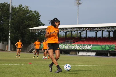Bruna Benites, zagueira do Inter, em treino em Cali antes da estreia na Libertadores Feminina<!-- NICAID(15562017) -->