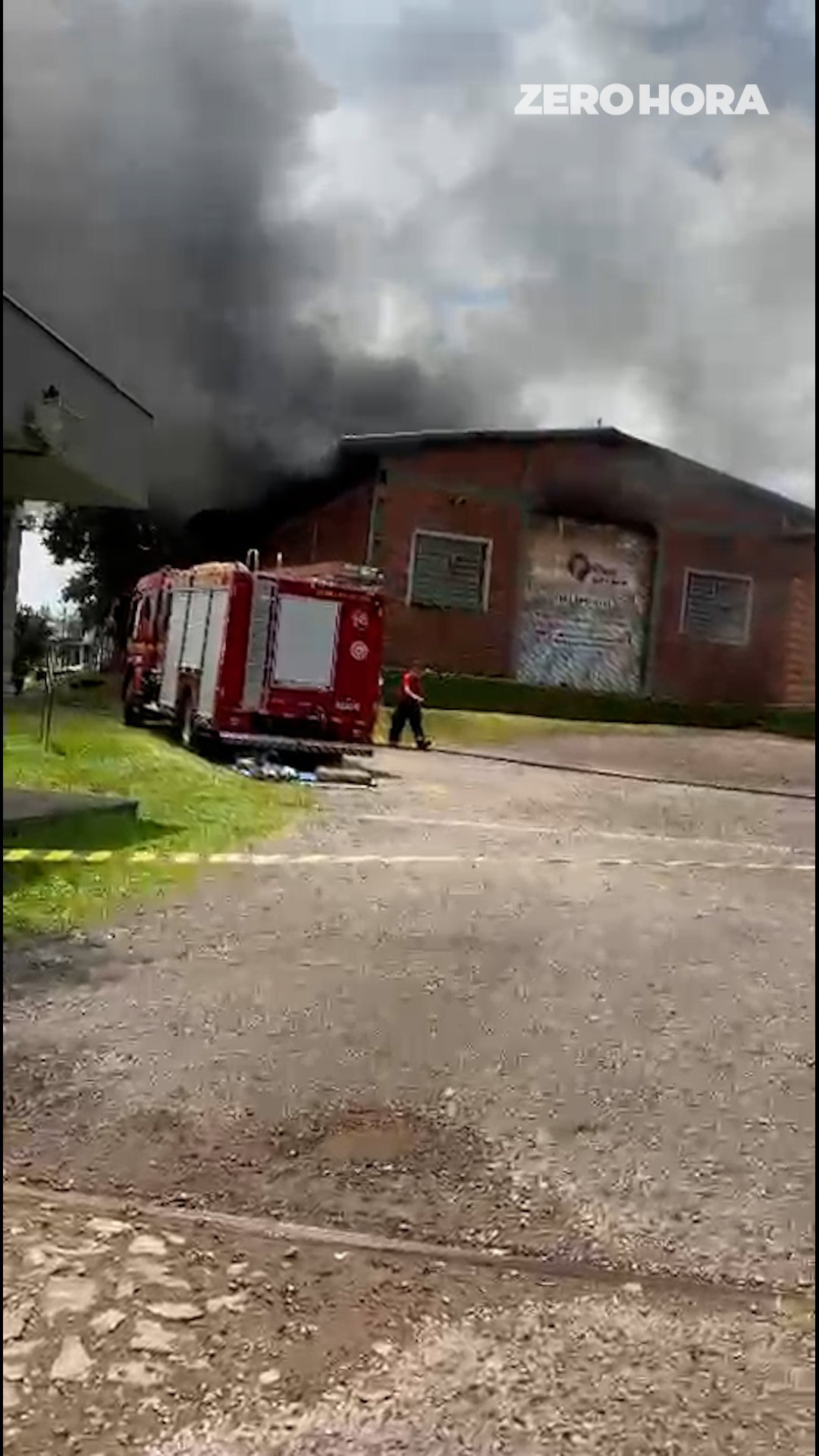 Inc&ecirc;ndio atinge ind&uacute;stria de tingimento de tecidos em Est&acirc;ncia Velha, no Vale do Sinos