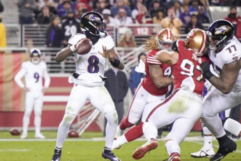 SANTA CLARA, CALIFORNIA - DECEMBER 25: Lamar Jackson #8 of the Baltimore Ravens attempts a pass against the San Francisco 49ers during the fourth quarter at Levi's Stadium on December 25, 2023 in Santa Clara, California.   Loren Elliott/Getty Images/AFP (Photo by Loren Elliott / GETTY IMAGES NORTH AMERICA / Getty Images via AFP)<!-- NICAID(15635582) -->