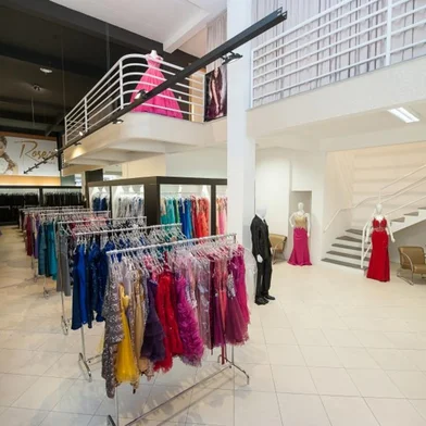 Loja de Caxias, a Rose's Noivas, realiza outlet de vestidos de noiva e festa neste domingo, dia 11 de junho. <!-- NICAID(15451157) -->