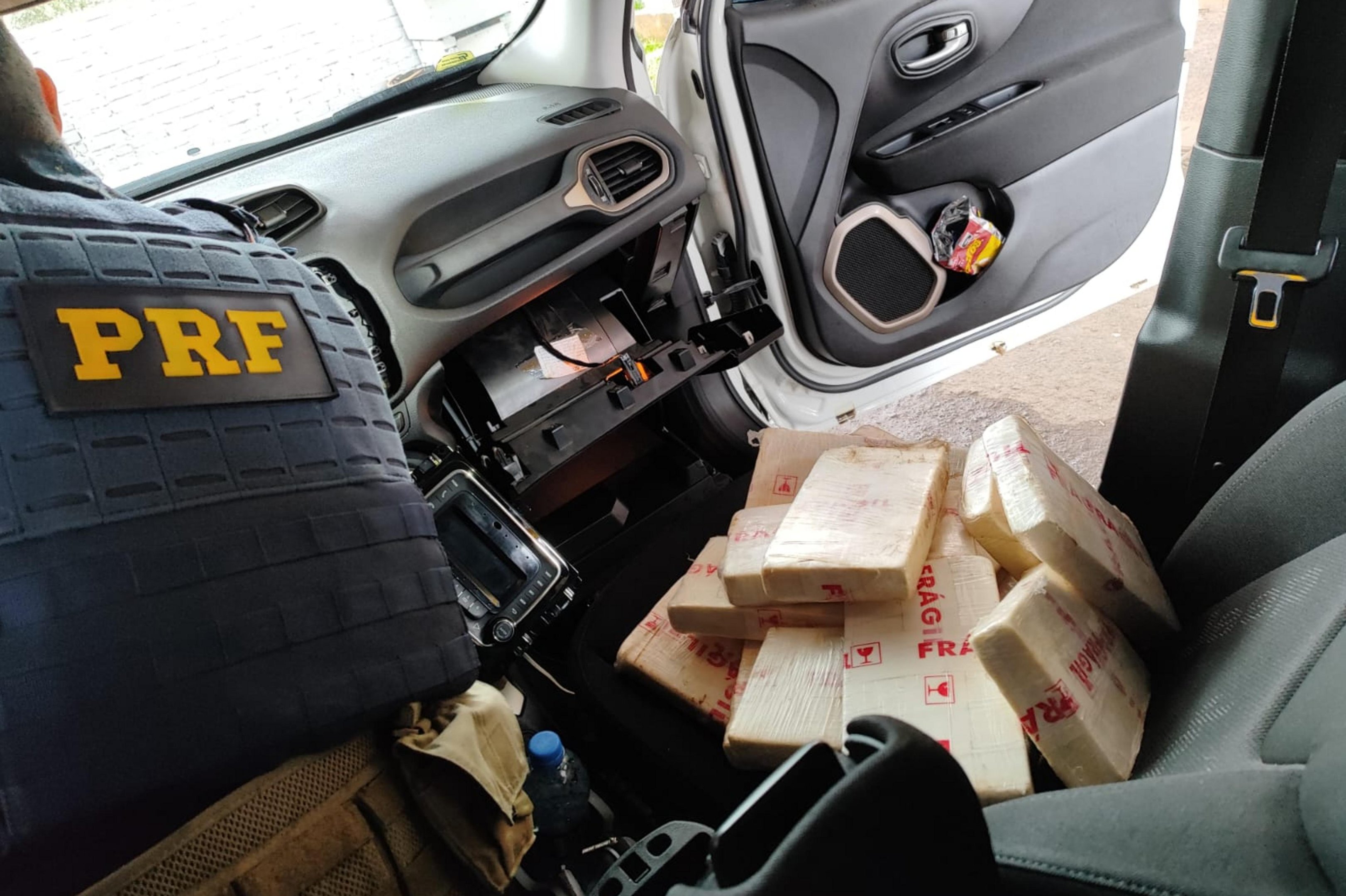 Casal de Santa Catarina &eacute; preso com 37 quilos de coca&iacute;na na BR-116, em Vacaria