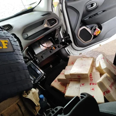 Casal de Santa Catarina é preso com 37 quilos de cocaína na BR-116, em Vacaria <!-- NICAID(16260860) -->