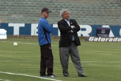 *** Emerson Souza - Treino gremio 4 ***Treino do Grêmio antes de pegar o São Paulo pelo brasileiro.Paulo Odone e MAno Menezes<!-- NICAID(1857852) -->