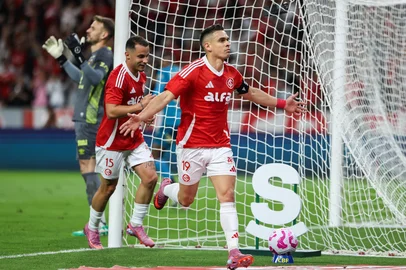PORTO ALEGRE, RS, BRASIL - 19-10-2025: Internacional enfrenta o Sport Recife pela 29ª rodada do Campeonato Brasileiro, no Estádio Beira-Rio. Foto: Renan Mattos/Agência RBS.<!-- NICAID(16149576) -->