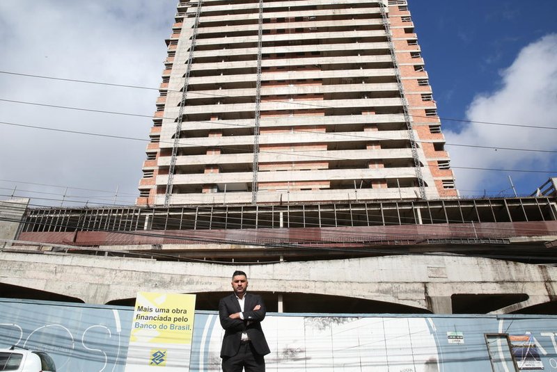 CAXIAS DO SUL, RS, BRASIL (05/02/2021)Ismael Pinheiro da Silva comprou apartamento no Eros Residencial, a obra parou e ele não recebeu. (Antonio Valiente/Agência RBS)<!-- NICAID(14707833) -->