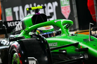 Kick Sauber's Brazilian driver Gabriel Bortoleto drives during the qualifying session ahead of the Abu Dhabi Formula One Grand Prix at the Yas Marina Circuit in Abu Dhabi on December 6, 2025. (Photo by Andrej ISAKOVIC / AFP)<!-- NICAID(16181701) -->