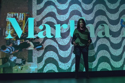 Séria "Escritoras e Cidades".Martha Medeiros<!-- NICAID(16166368) -->