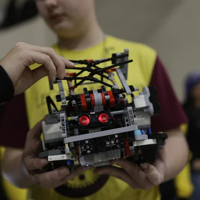 PORTO ALEGRE, RS, BRASIL, 22-08-2025: Etapa estadual da Olimpíada Brasileira de Robótica (OBR) e da Mostra Nacional de Robótica (MNR) no Campus Porto Alegre do Instituto Federal do Rio Grande do Sul (IFRS). Participam 160 equipes na OBR e cerca de 50 trabalhos na MNR, totalizando um público aproximado de mil competidores. O evento é gratuito e aberto ao público. Foto: Mateus Bruxel/Agência RBSIndexador: MATEUS BRUXEL<!-- NICAID(16107595) -->