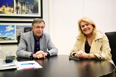 A partir desta segunda-feira (16.09), o prefeito Adiló Didomenico estará em férias. A vice-prefeita Paula Ioris assume como prefeita em exercício de Caxias do Sul. Adiló retorna ao cargo no dia 7 de outubro.<!-- NICAID(15867478) -->