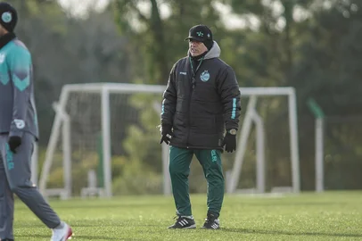 Treino do Juventude na tarde desta terça-feira (1), em preparação para o retorno do Brasileirão. Na foto, técnico Claudio Tencati.<!-- NICAID(16071366) -->