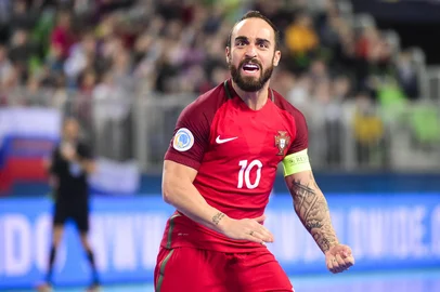 Portugals Ricardinho celebrates after scoring a goal during the European Futsal Championship final football match between Portugal and Spain at Arena Stozice in Ljubljana, Slovenia on February 10, 2018. (Photo by Jure Makovec / AFP)Editoria: SPOLocal: LjubljanaIndexador: JURE MAKOVECSecao: soccerFonte: AFPFotógrafo: STR<!-- NICAID(16102686) -->