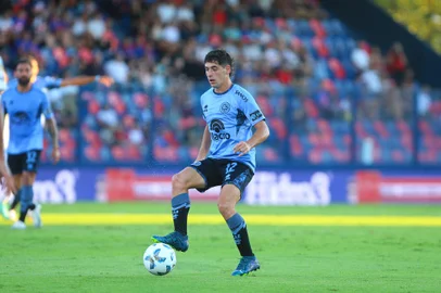 O Belgrano sofreu mais uma baixa para enfrentar o Inter na estreia da Copa Sul-Americana. No início da tarde deste domingo (31), o clube informou que o atacante Ulises Sánchez sofreu uma ruptura do ligamento cruzado anterior do joelho direito, passará por cirurgia e ficará de sete a oito meses afastado. Foto: CA Belgrano/Divulgação<!-- NICAID(15721444) -->