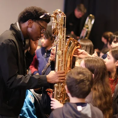 No Colégio Cristão Reverendo Olavo Nunes, além das aulas de artes visuais, os alunos têm professor específico de música até o 5º ano do Ensino Fundamental, estudam flauta a partir do 3º ano, participam de coral e banda e desenvolvem atividades de teatro e dança integradas a projetos pedagógicos e apresentações anuais.<!-- NICAID(16357757) -->