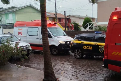 Um homem, ainda sem a identidade informada, foi encontrado morto na rua Baramante Mion, no bairro Ouro Verde, em Bento Gonçalves, na manhã desta quinta-feira (29). <!-- NICAID(16048089) -->
