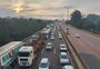 Interdição de faixas devido a obras causa congestionamento na freeway; saiba duração do serviço